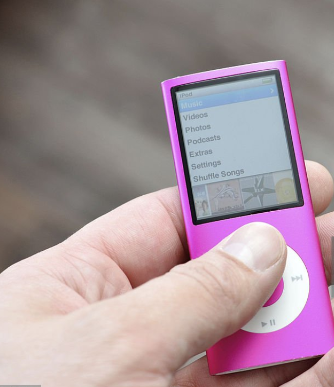 Apple iPod Nano (4rd Gen) MP3 Player