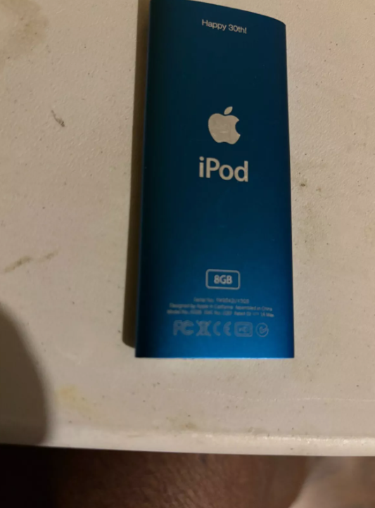 Apple iPod Nano (4rd Gen) MP3 Player