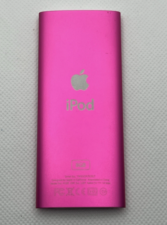 Apple iPod Nano (4rd Gen) MP3 Player