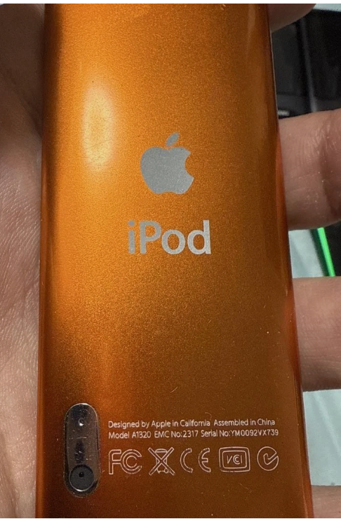 Apple iPod Nano (4rd Gen) MP3 Player