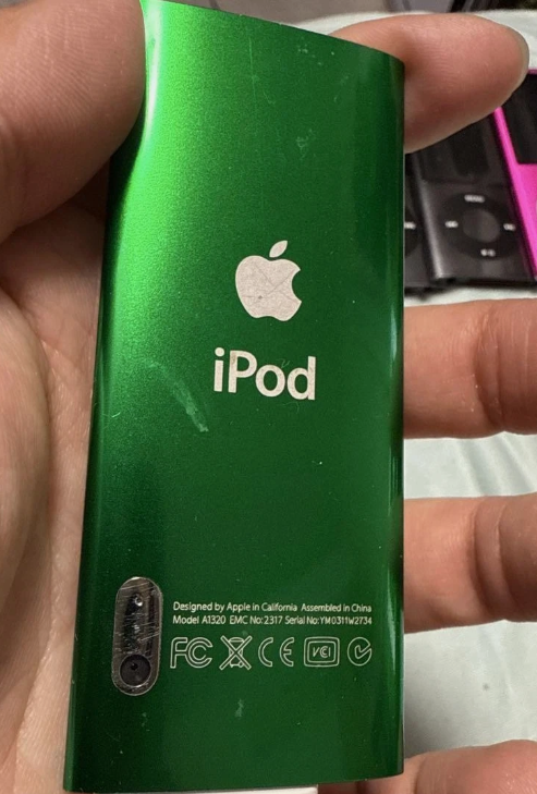 Apple iPod Nano (4rd Gen) MP3 Player