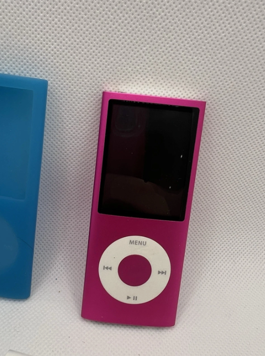 Apple iPod Nano (4rd Gen) MP3 Player